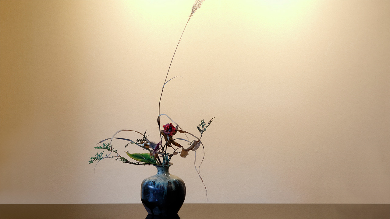 Put Flowers in the Chosen-Garatsu Vase