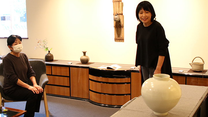 White Porcelain Jar（Akemi Ito）