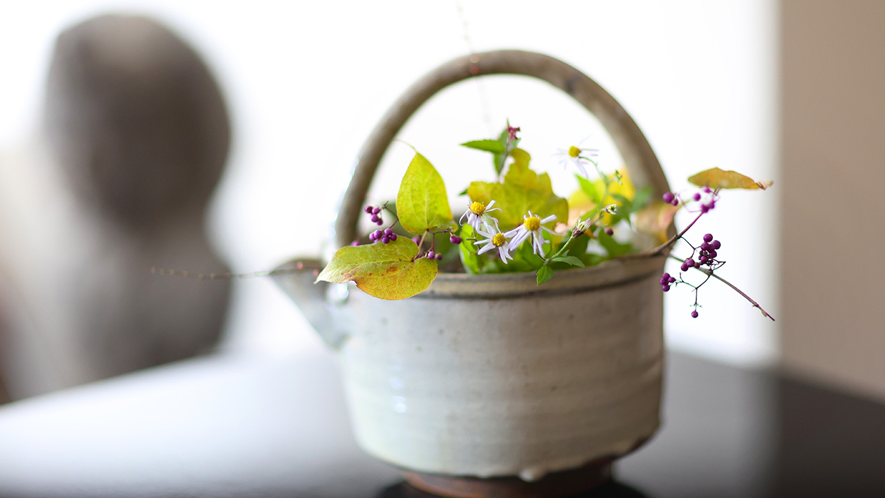 Put Flowers in the Old-Takatori Water Container