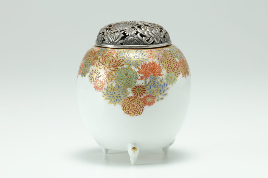 Hirasa Incense Burner with Design of Chrysanthemum（Edo Period）-1