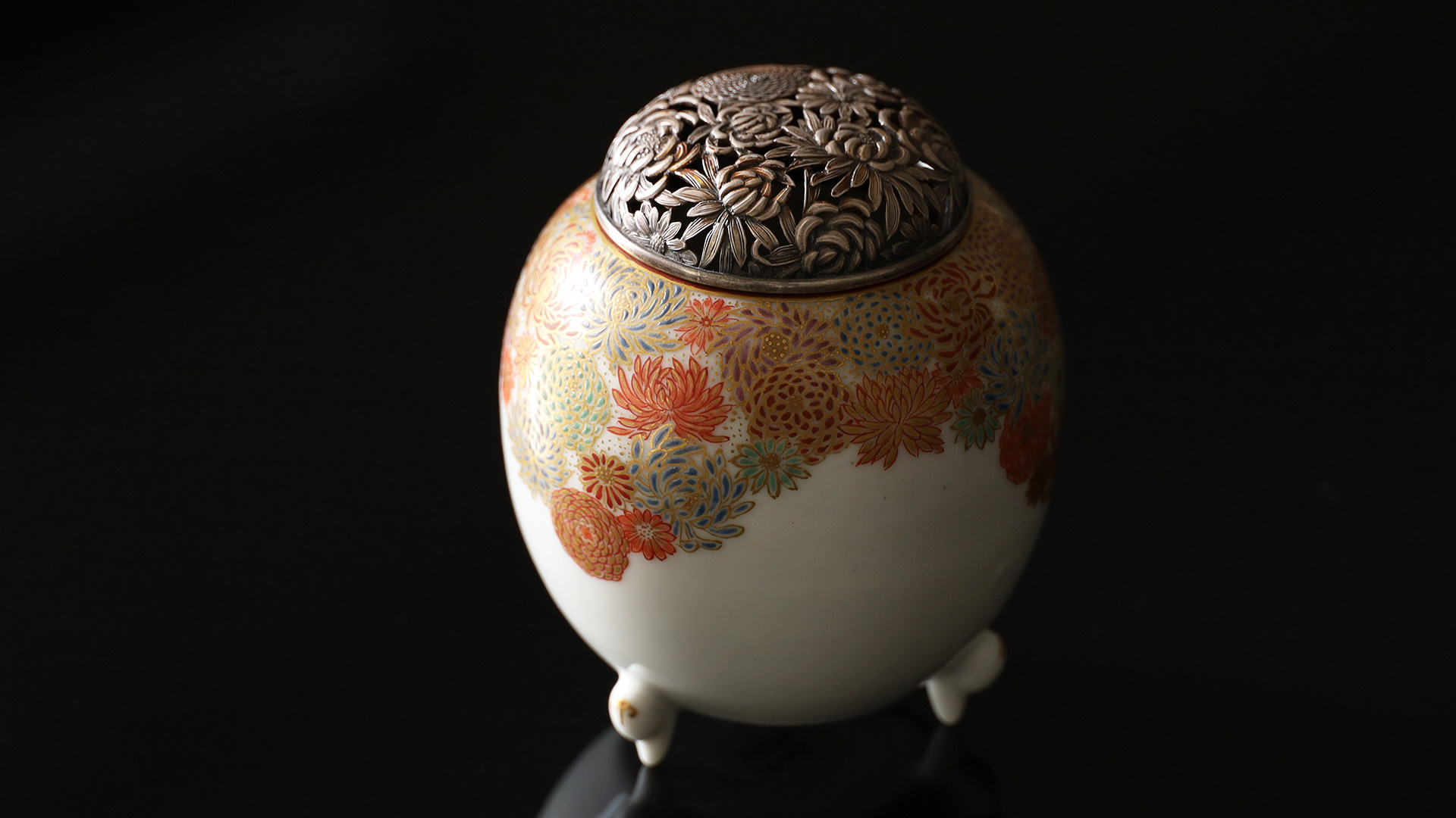 Hirasa Incense Burner with Design of Chrysanthemum（Edo Period）-y2