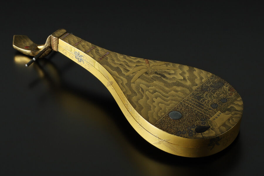 Makie Biwa shaped Incense Box（Meiji Period）