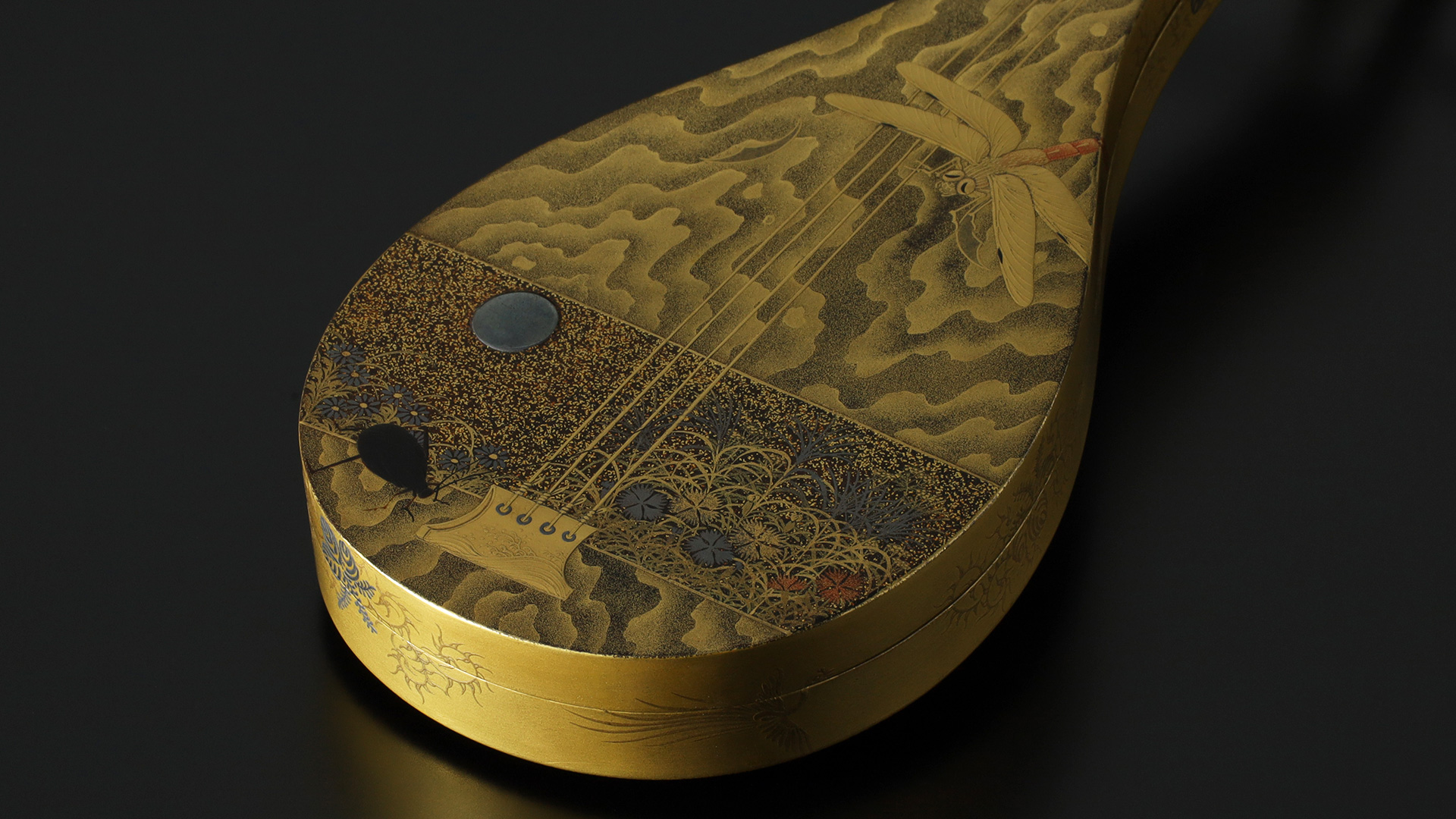 Makie Biwa shaped Incense Box（Meiji Period）-y2