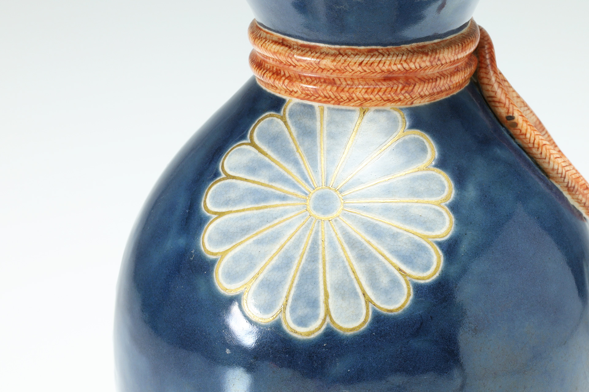Satsuba Bottle with Design of Chrysanthemum（Edo-Meiji Period）-3