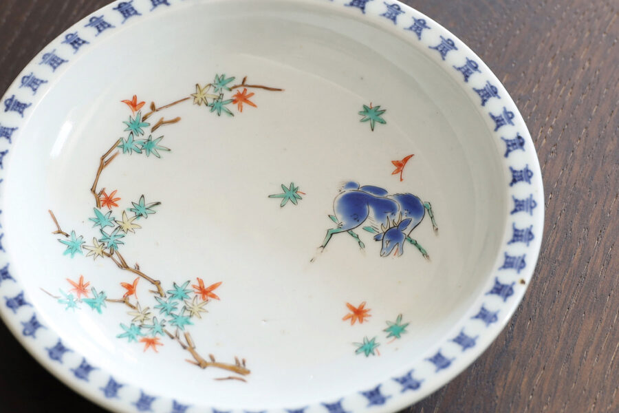 Old-Kakiemon Small Dish with Design of Deer and Autumn leaves（Edo Period）