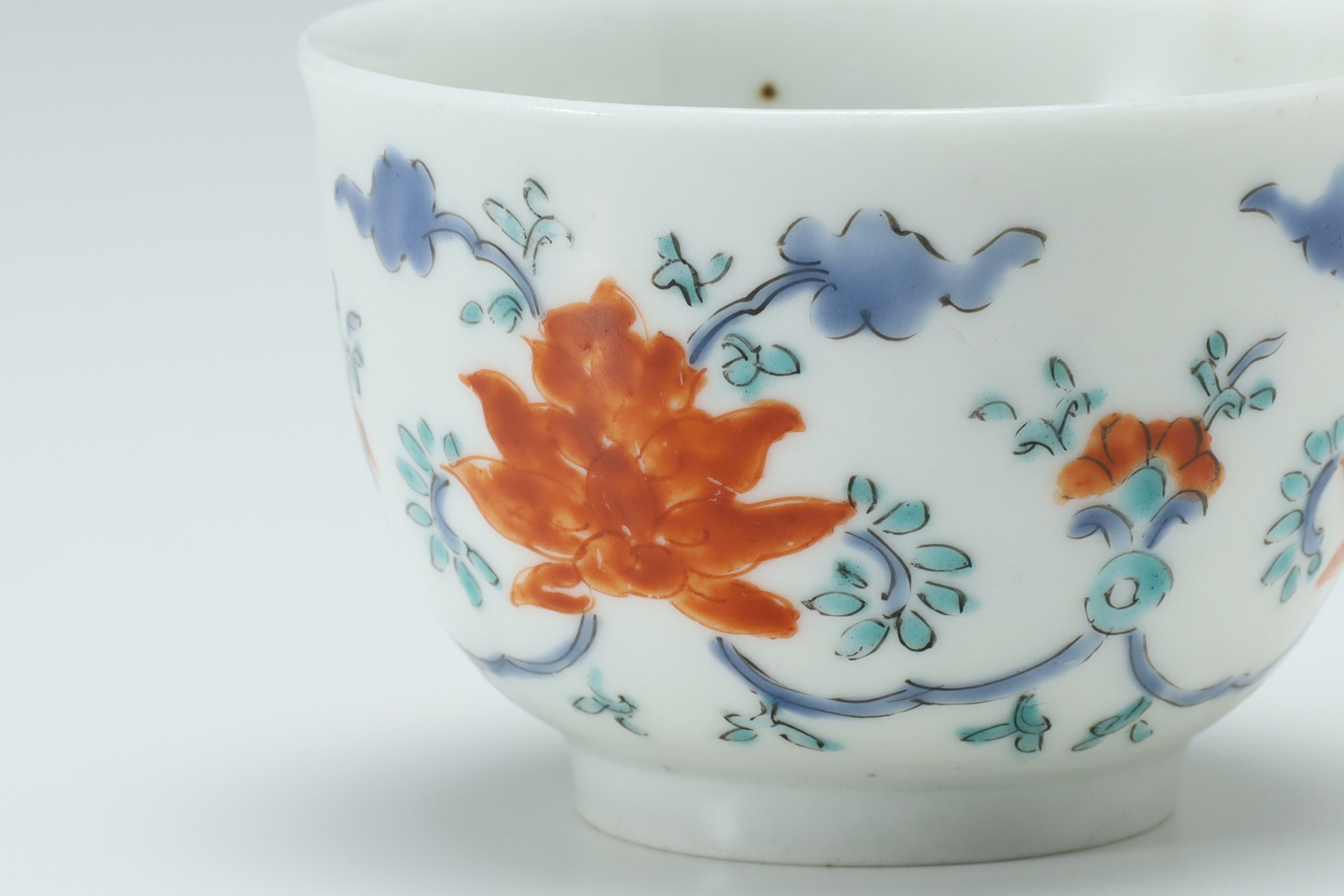 Old-Kakiemon Sake Cup with Design of Peony-Arabesque（Edo Period）-2
