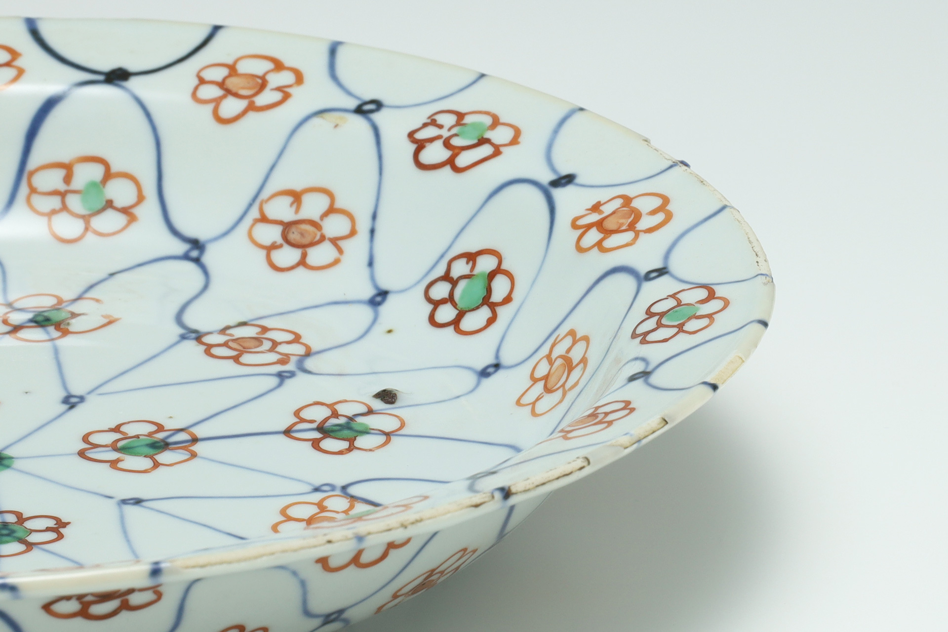 Tenkei-Akae Dish with Design of Mesh and Flower（Ming Dynasty）-5