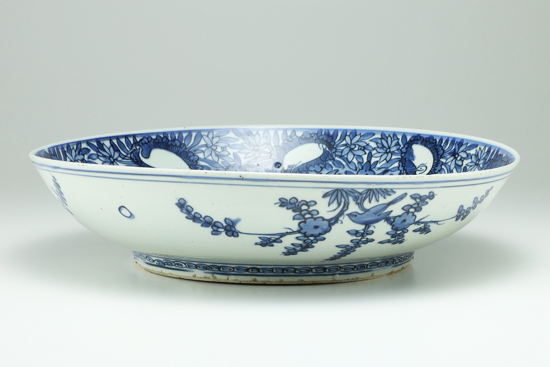 Blue and White Porcelain Large Dish with Design of Tower and Peacock（Ming Dynasty）-2