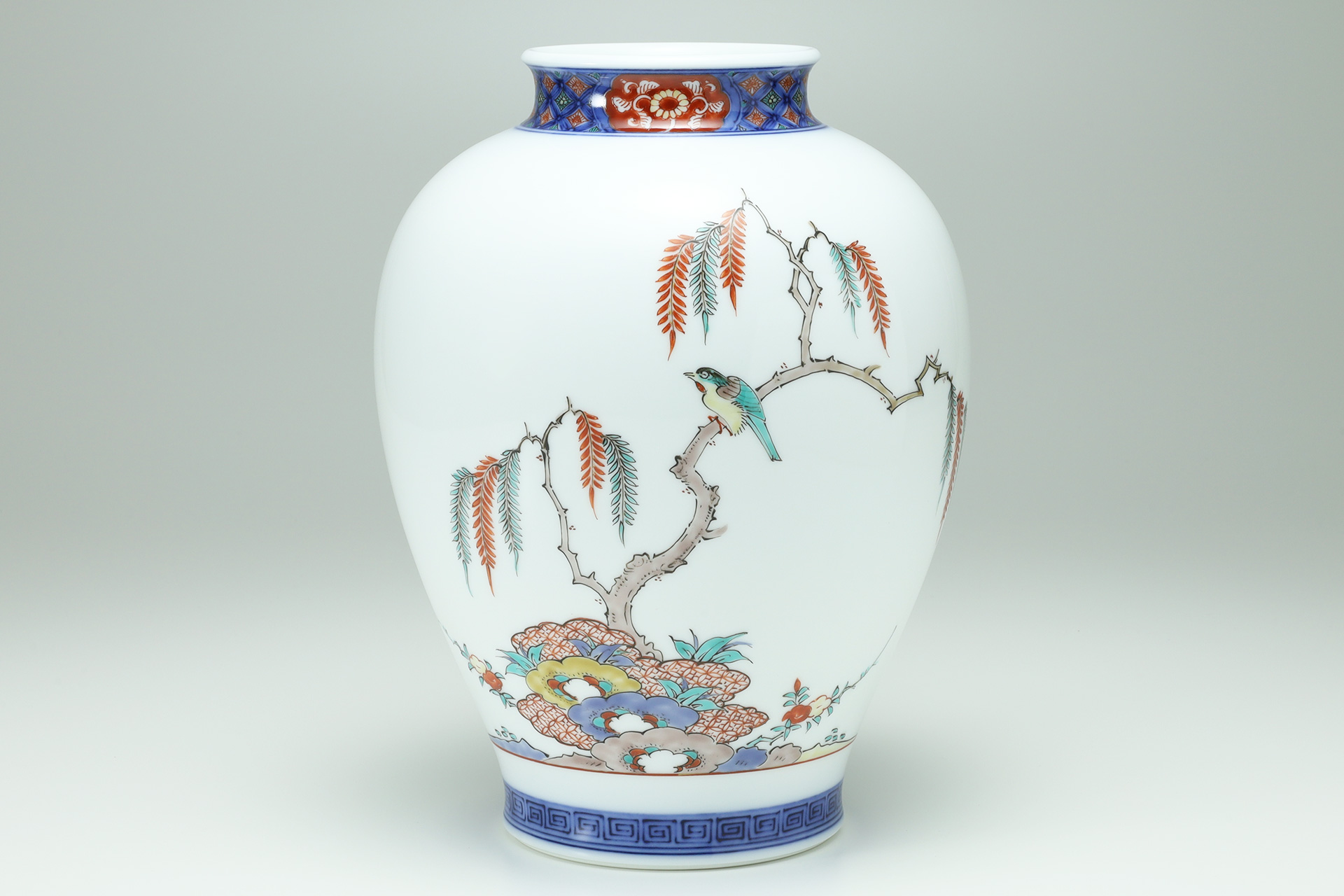Vase with Design of Willow and Bird（14th Kakiemon Sakaida Kiln）-1