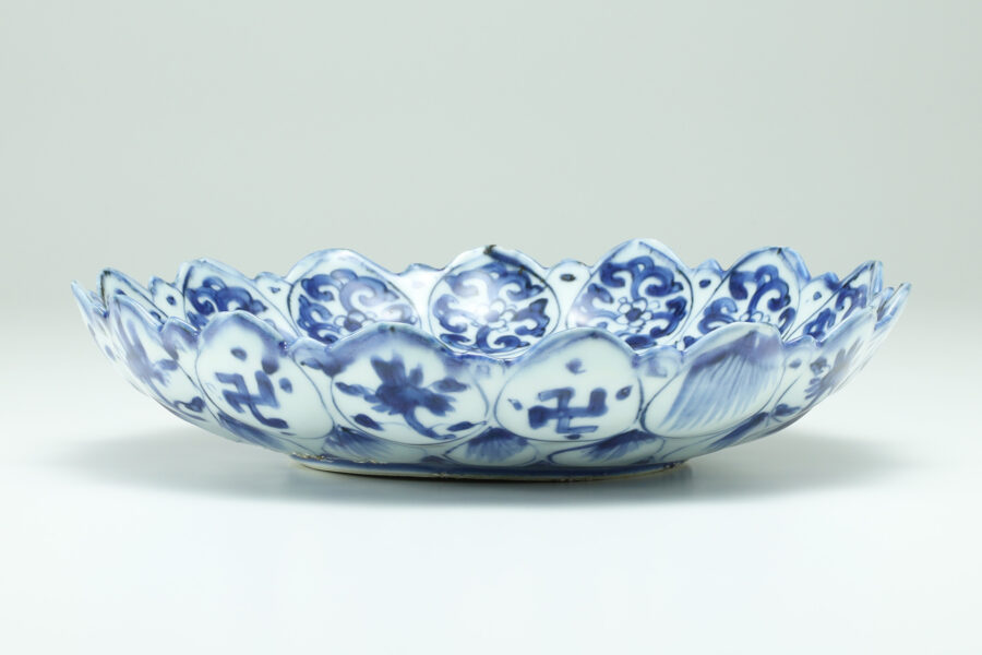 Kosometsuke Lotus shaped Dish with Design of Landscape（Ming Dynasty）-2