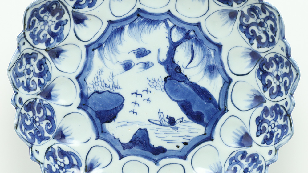 Kosometsuke Lotus shaped Dish with Design of Landscape（Ming Dynasty）-1