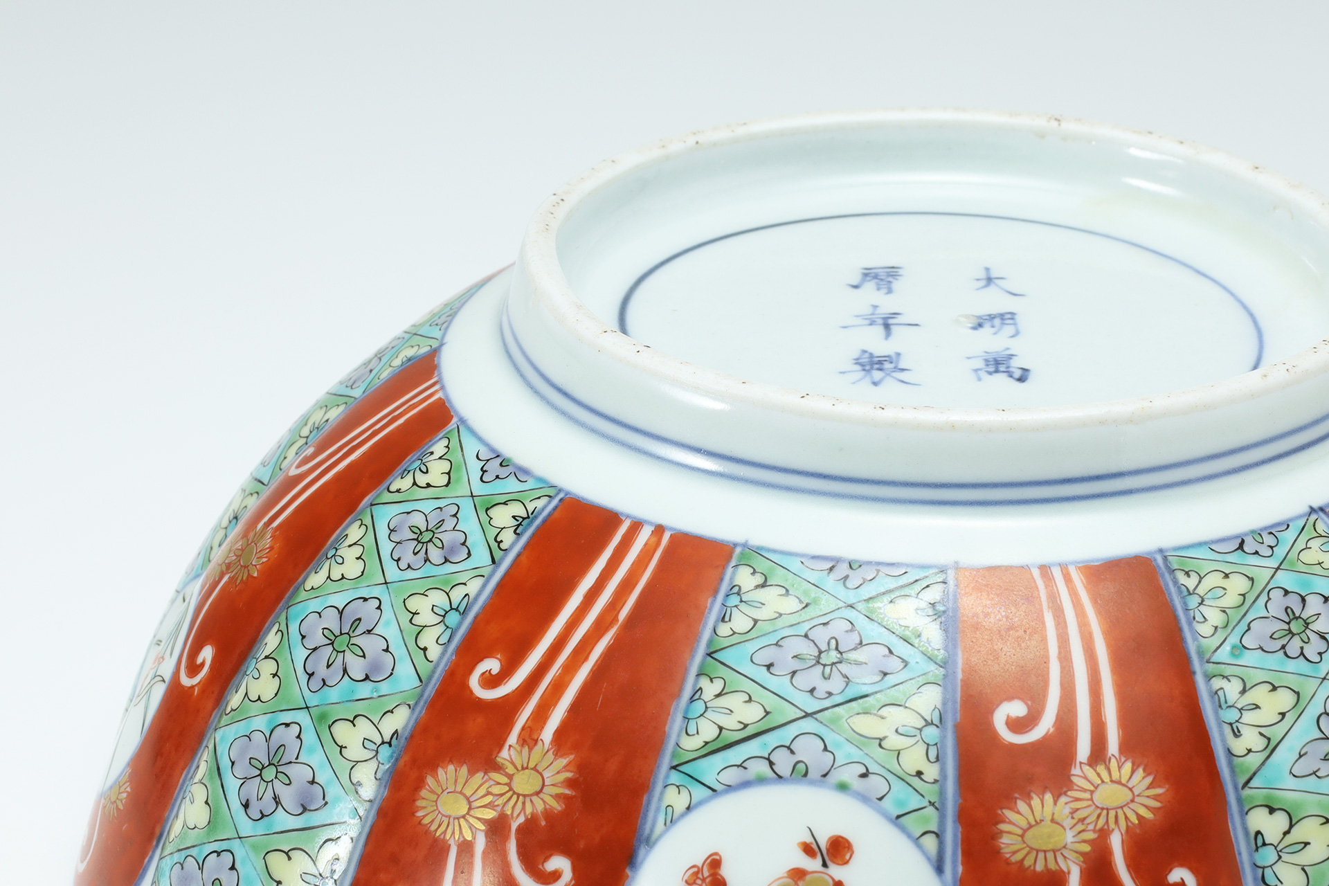 Old-Imari Chrysanthemum shaped Bowl with Design of Chrysanthemum（Edo Period）-11