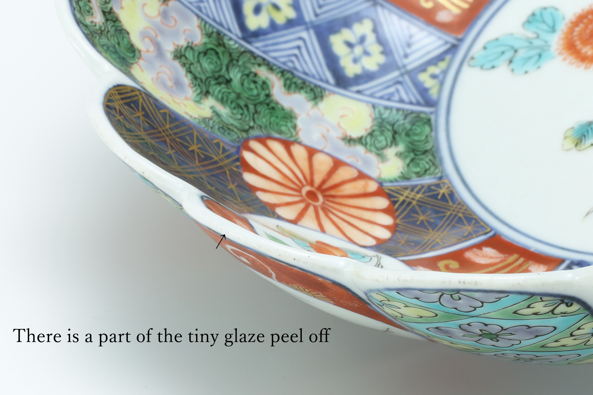 Old-Imari Chrysanthemum shaped Bowl with Design of Chrysanthemum（Edo Period）-7