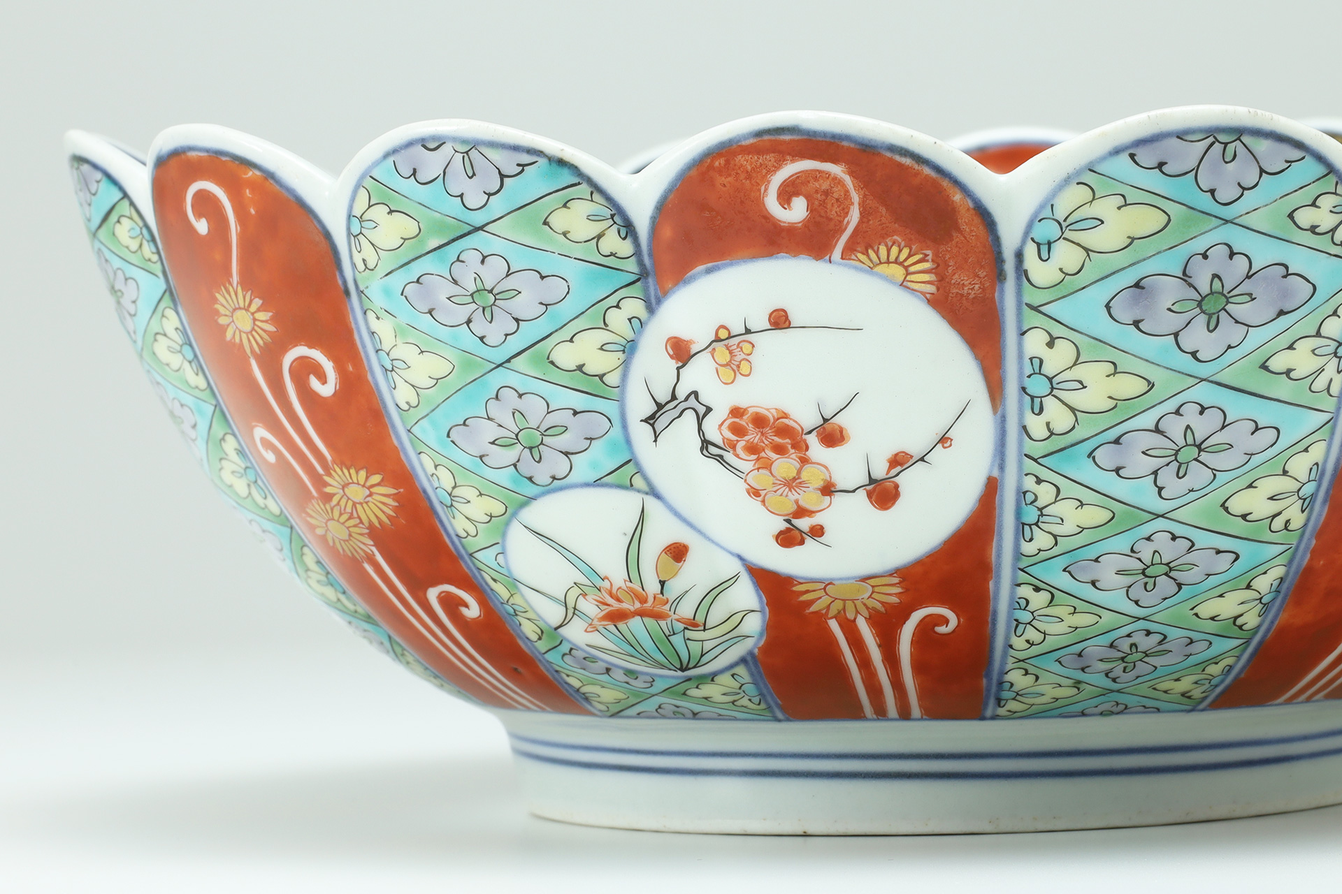 Old-Imari Chrysanthemum shaped Bowl with Design of Chrysanthemum（Edo Period）-8