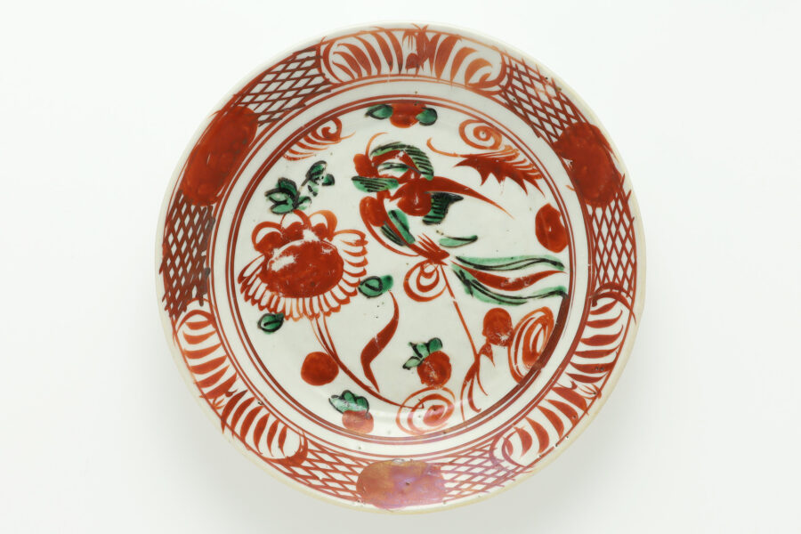 Gosu-Akae Dish with Design of Bird and Flower（Ming Dynasty）