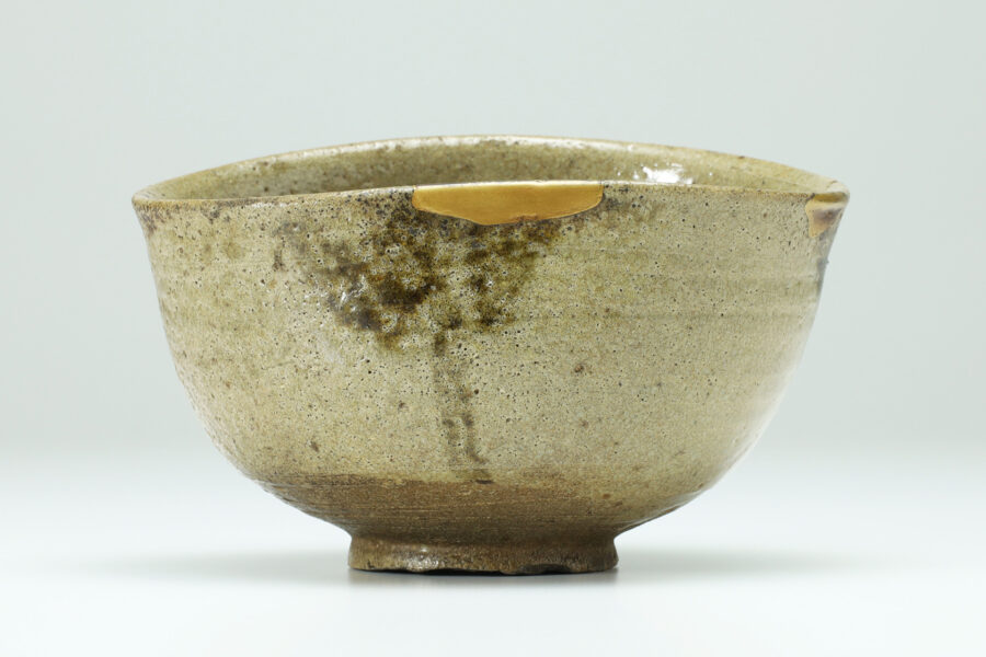 E-Garatsu Tea Bowl with Design of Grass（Momoyama-Edo Period）-1