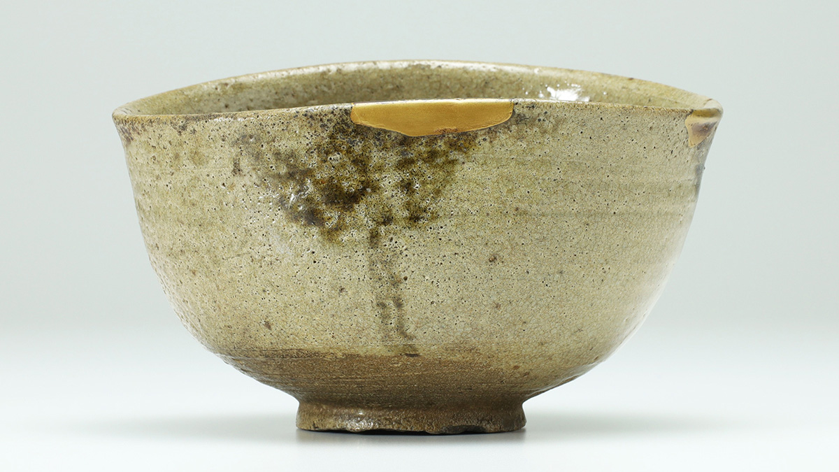E-Garatsu Tea Bowl with Design of Grass（Momoyama-Edo Period）-1