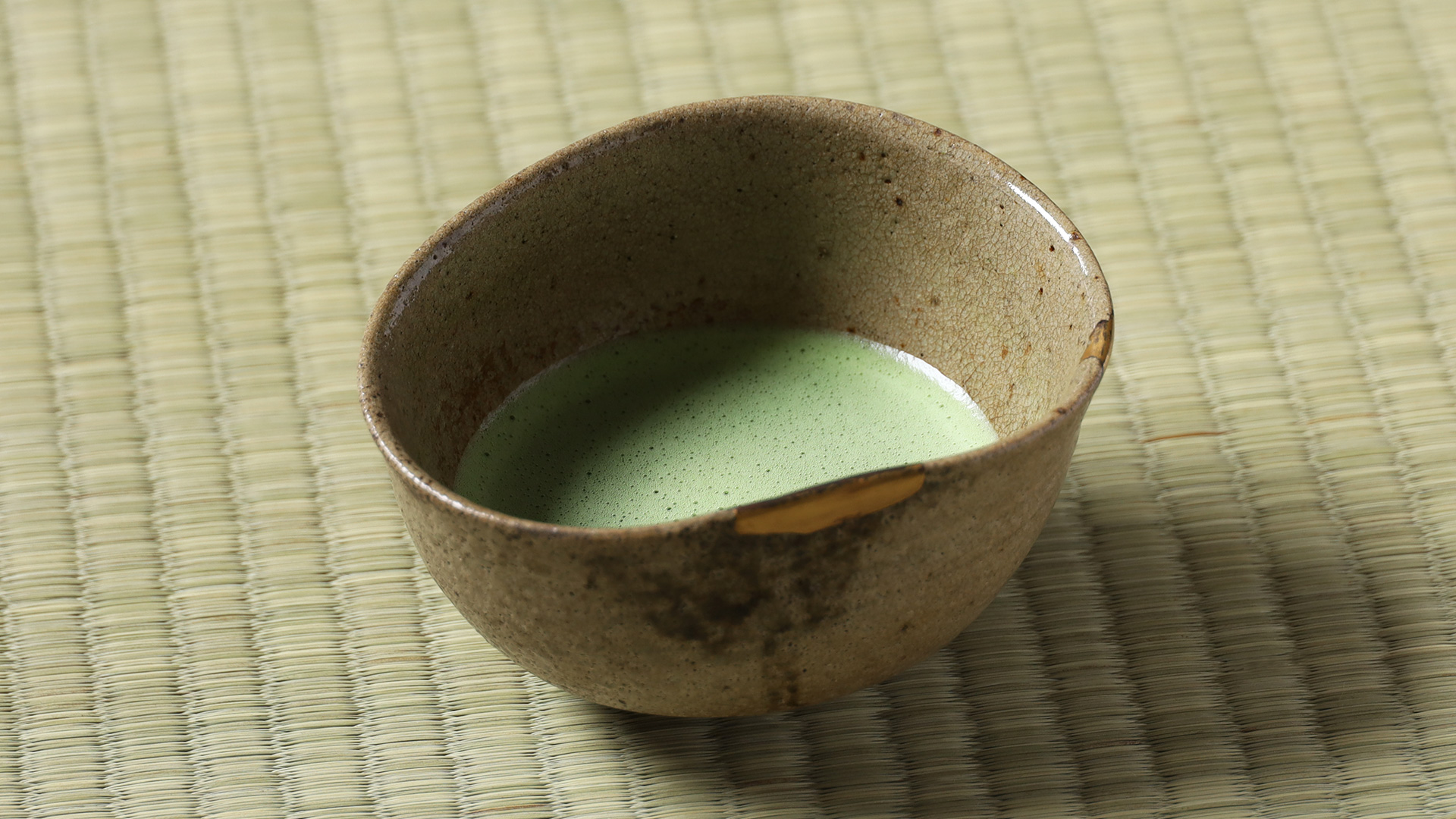 E-Garatsu Tea Bowl with Design of Grass（Momoyama-Edo Period）-y1