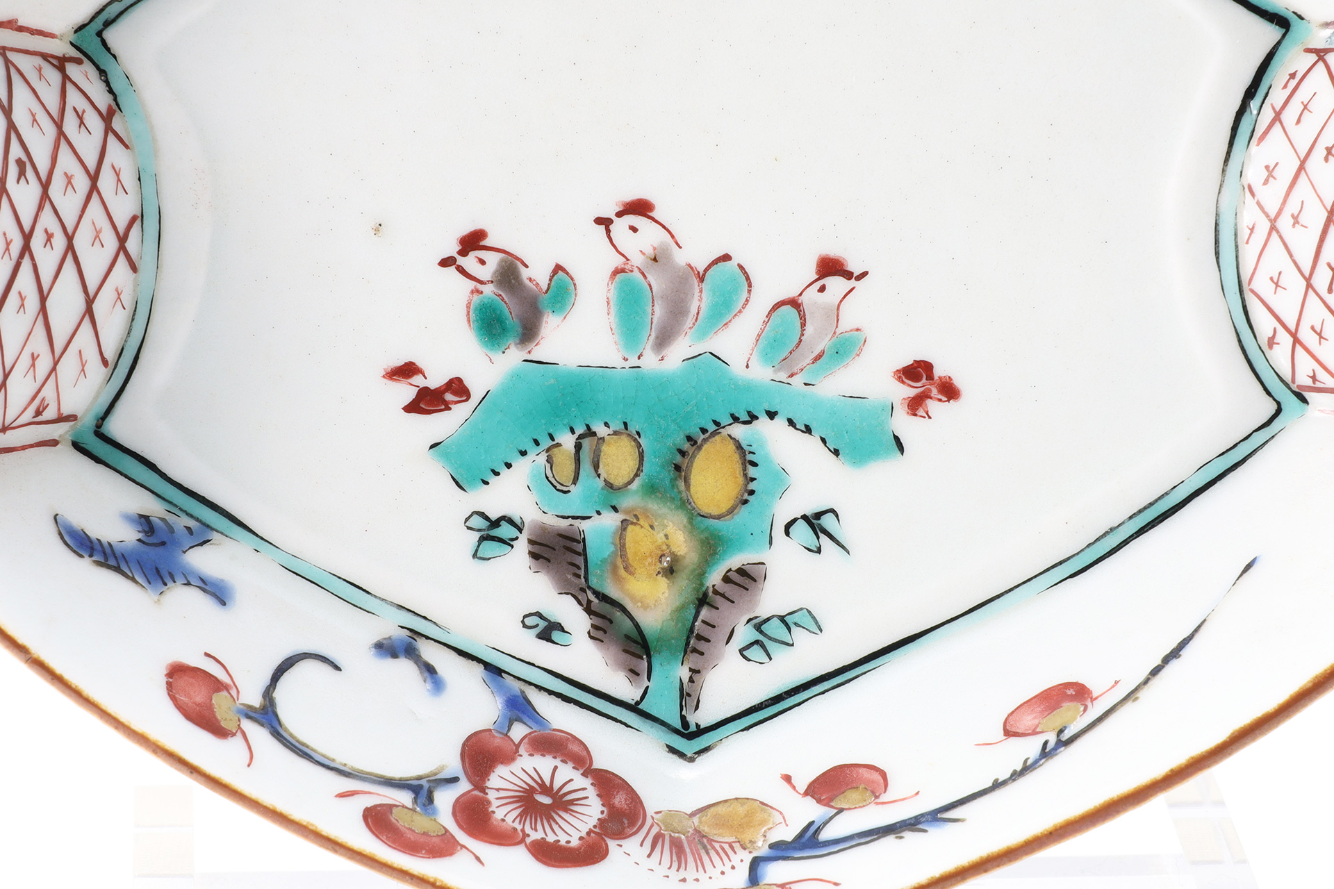 Old-Kutani Irregular shaped Small Dish with Design of Plum and Bird（Early 17th century）-3