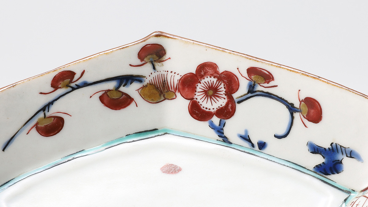 Old-Kutani Irregular shaped Small Dish with Design of Plum and Bird（Early 17th century）-3