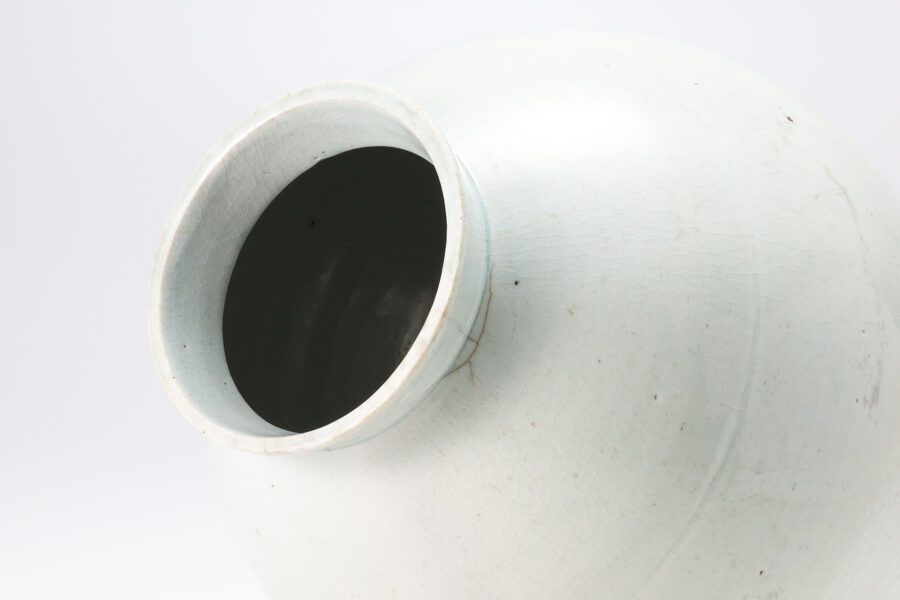 White Porcelain Lantern shaped Jar（Joseon Dynasty）-10