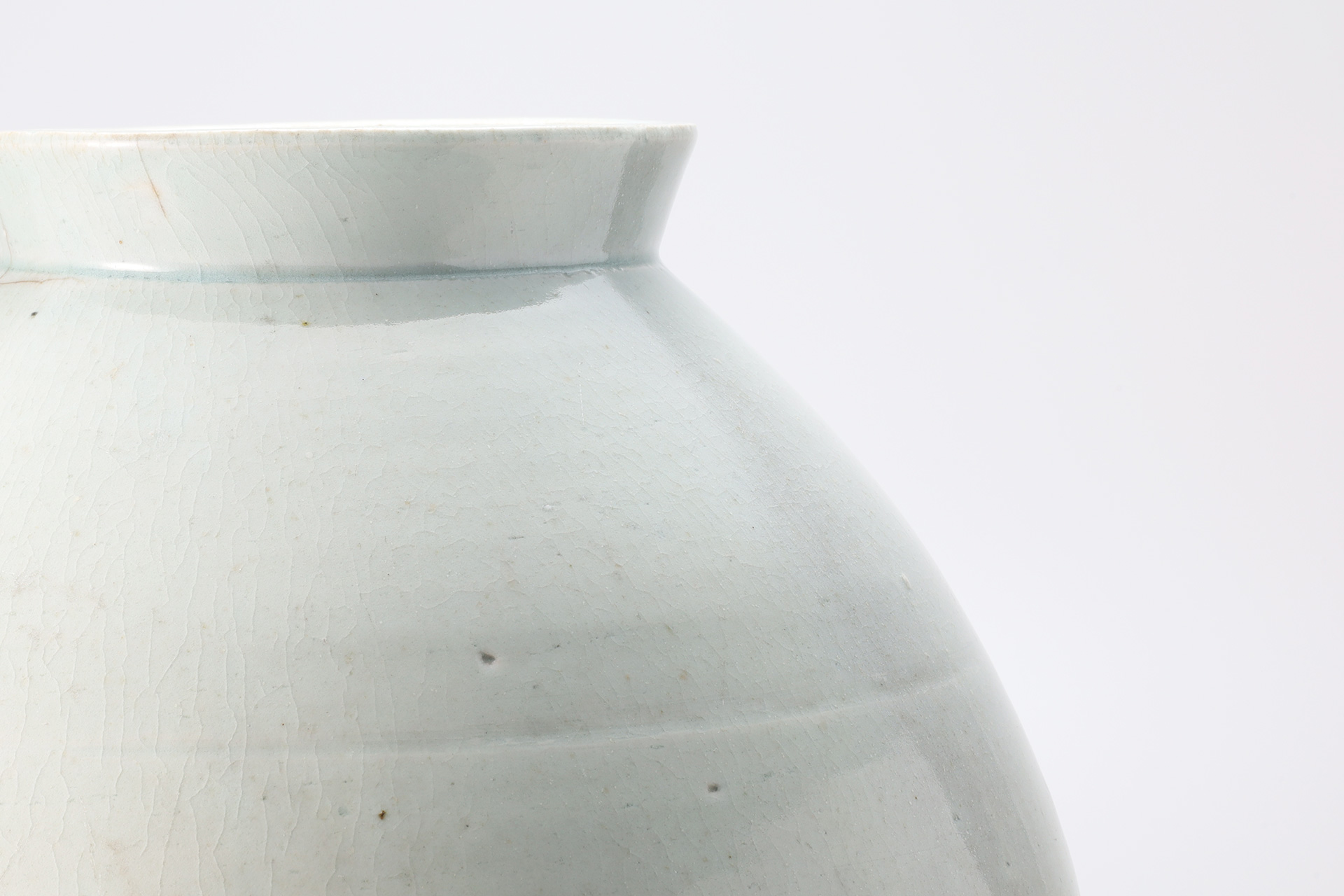 White Porcelain Lantern shaped Jar（Joseon Dynasty）-3