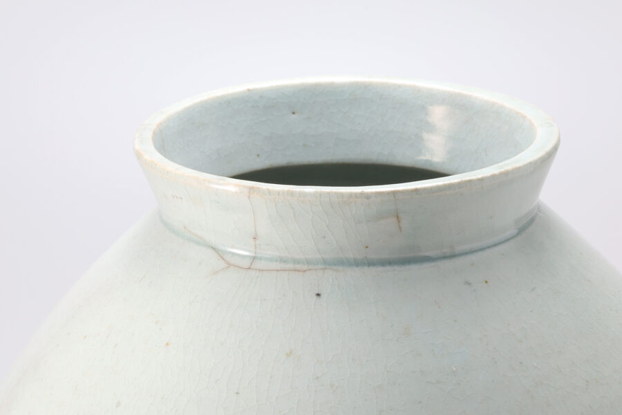 White Porcelain Lantern shaped Jar（Joseon Dynasty）-6