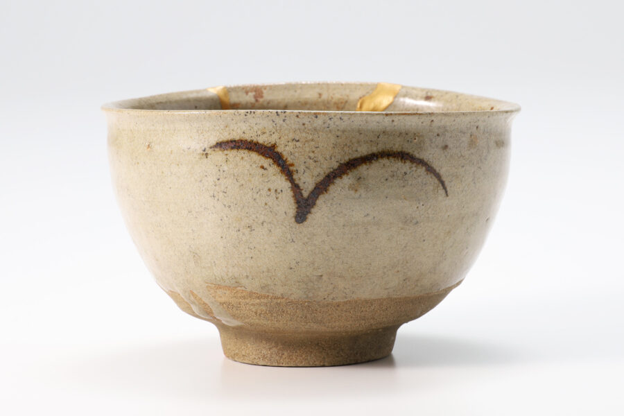 E-Garatsu Tea Bowl with Design of Bird（Momoyama-Edo Period）-1