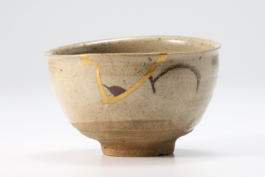 E-Garatsu Tea Bowl with Design of Bird（Momoyama-Edo Period）-2
