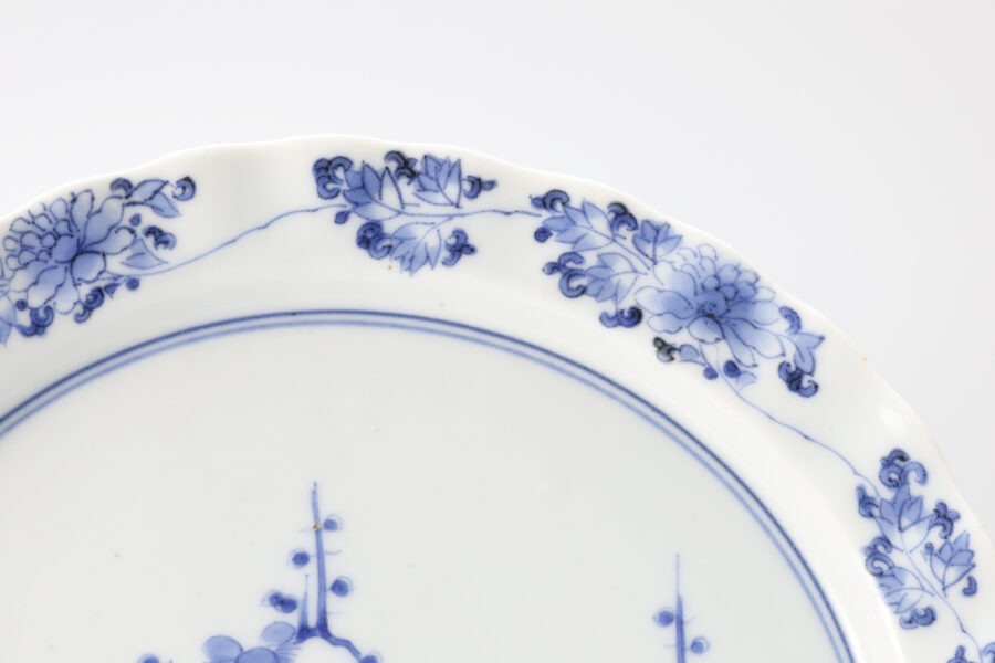 Old-Kakiemon Dish with Design of Plum and Nightingale（Edo Period）