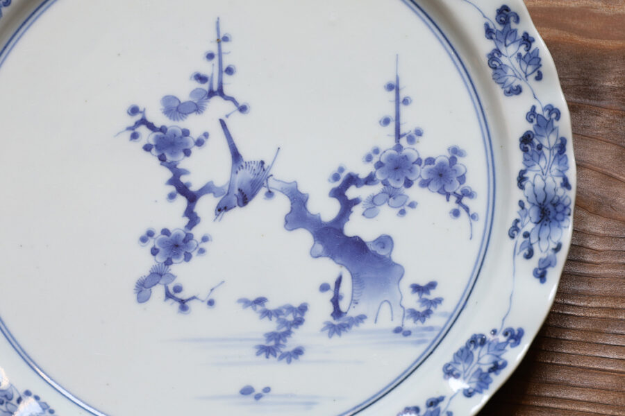 Old-Kakiemon Dish with Design of Plum and Nightingale（Edo Period）