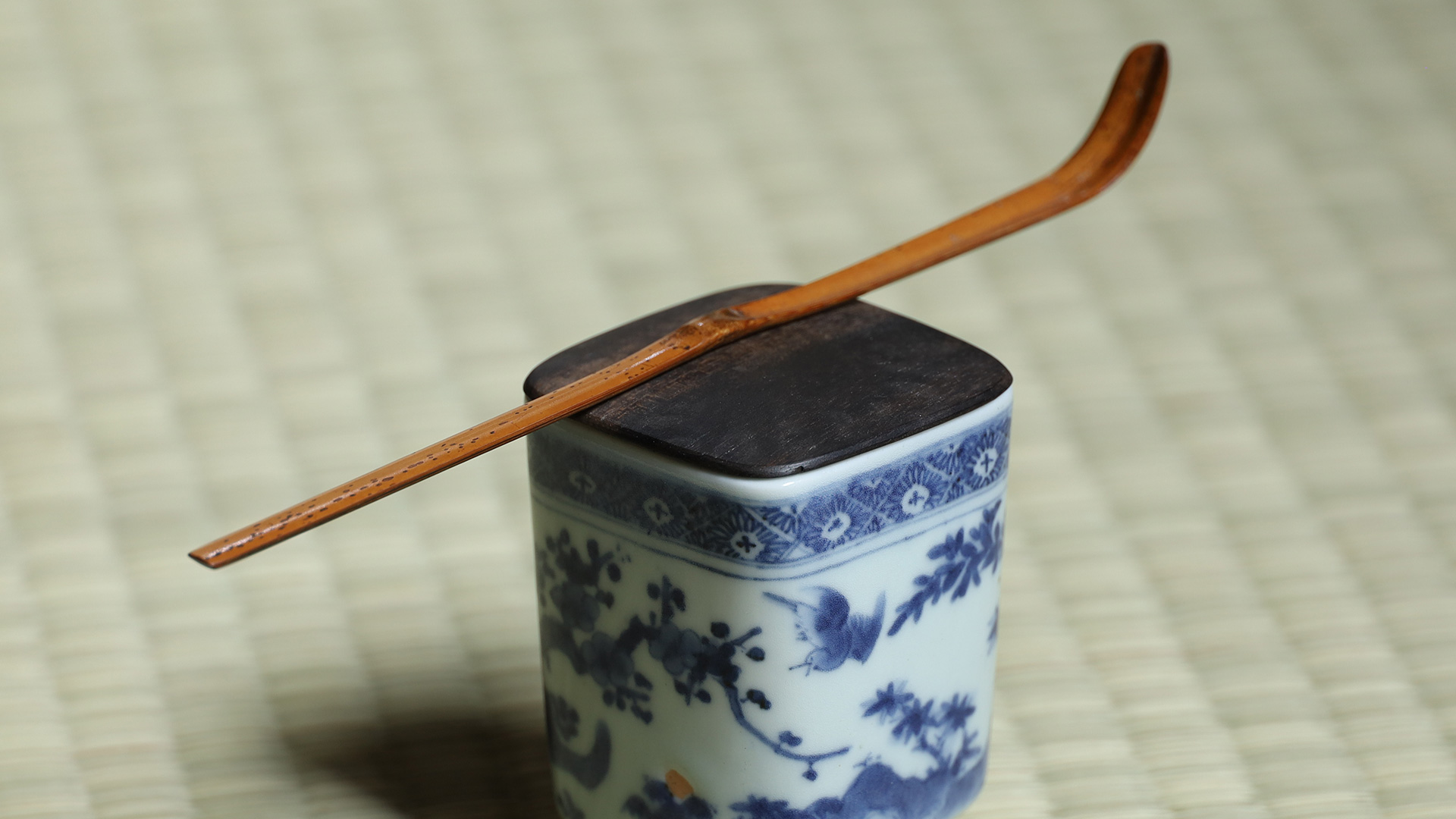 Old-Kakiemon Small Cup with Design of Plum and Nightingale（Edo Period）-y2