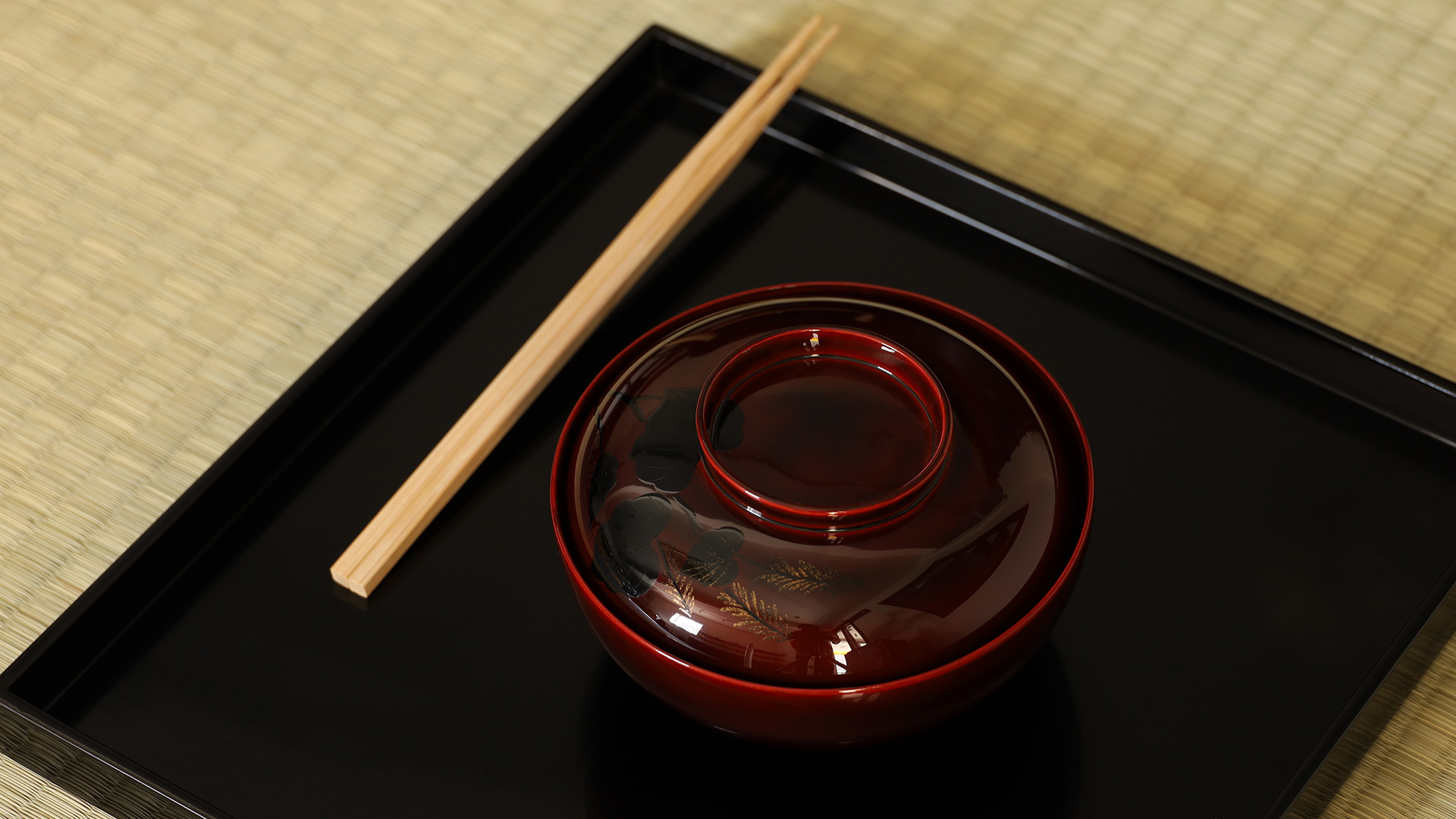 Wajima lacquer Bowl with Design of Chrysanthemum and Paulownia（5 Pieces / Junichi Hakose）-y1