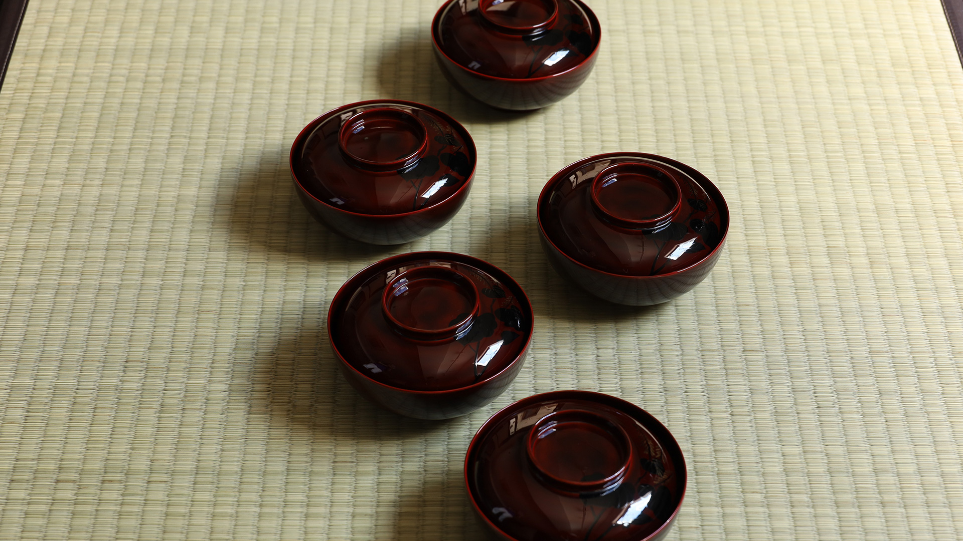 Wajima lacquer Bowl with Design of Chrysanthemum and Paulownia（5 Pieces / Junichi Hakose）-y3