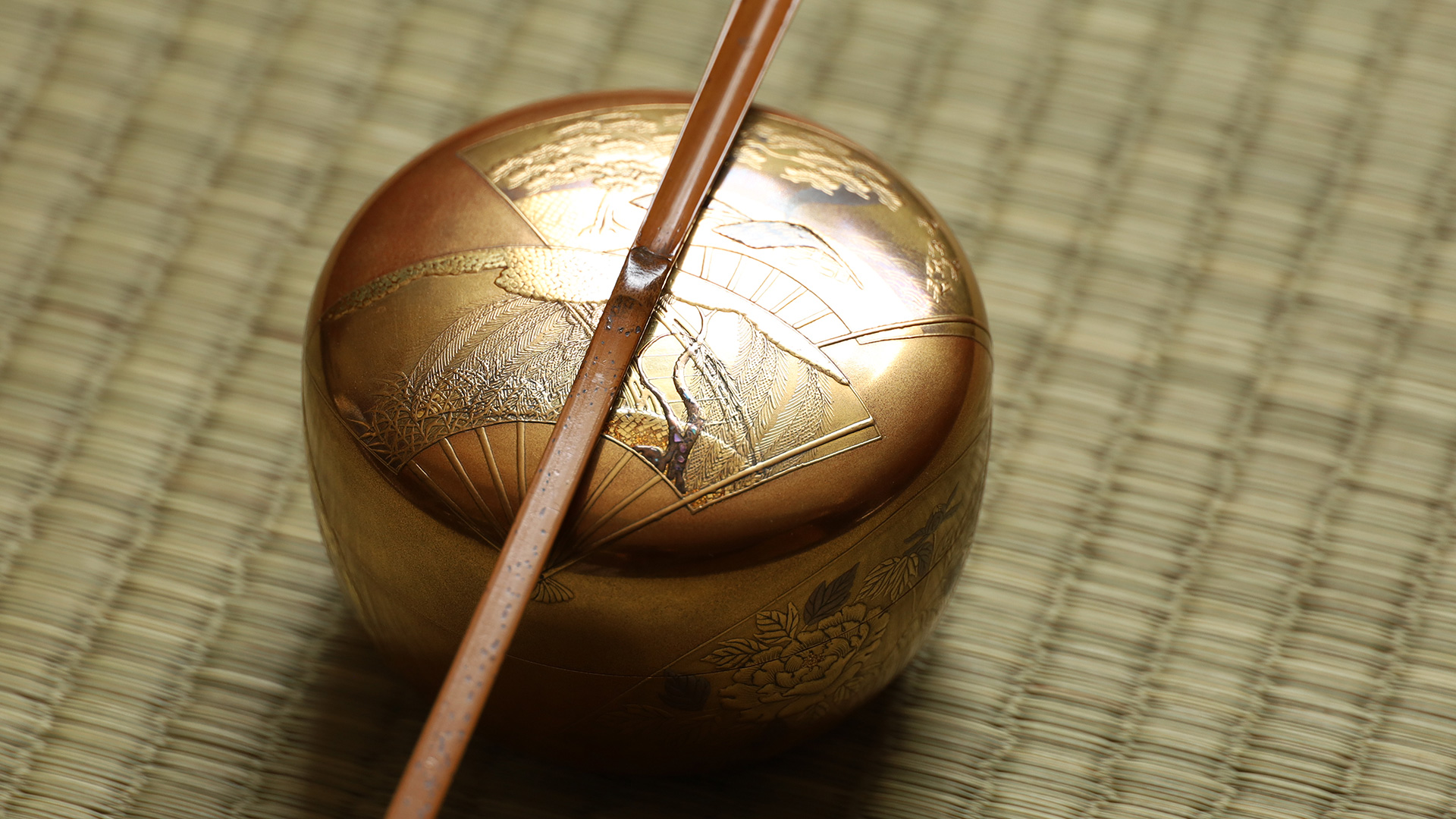 Makie Flat Tea Caddy with Design of Fan（2th Ikko Kiyose）-y1