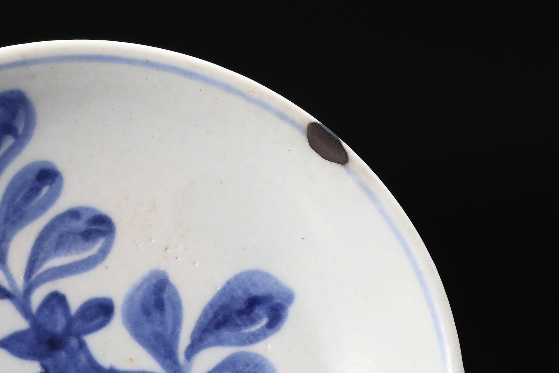 Blue-and-White Small Dish with Design of Pomegranate（Joseon Dynasty）-4