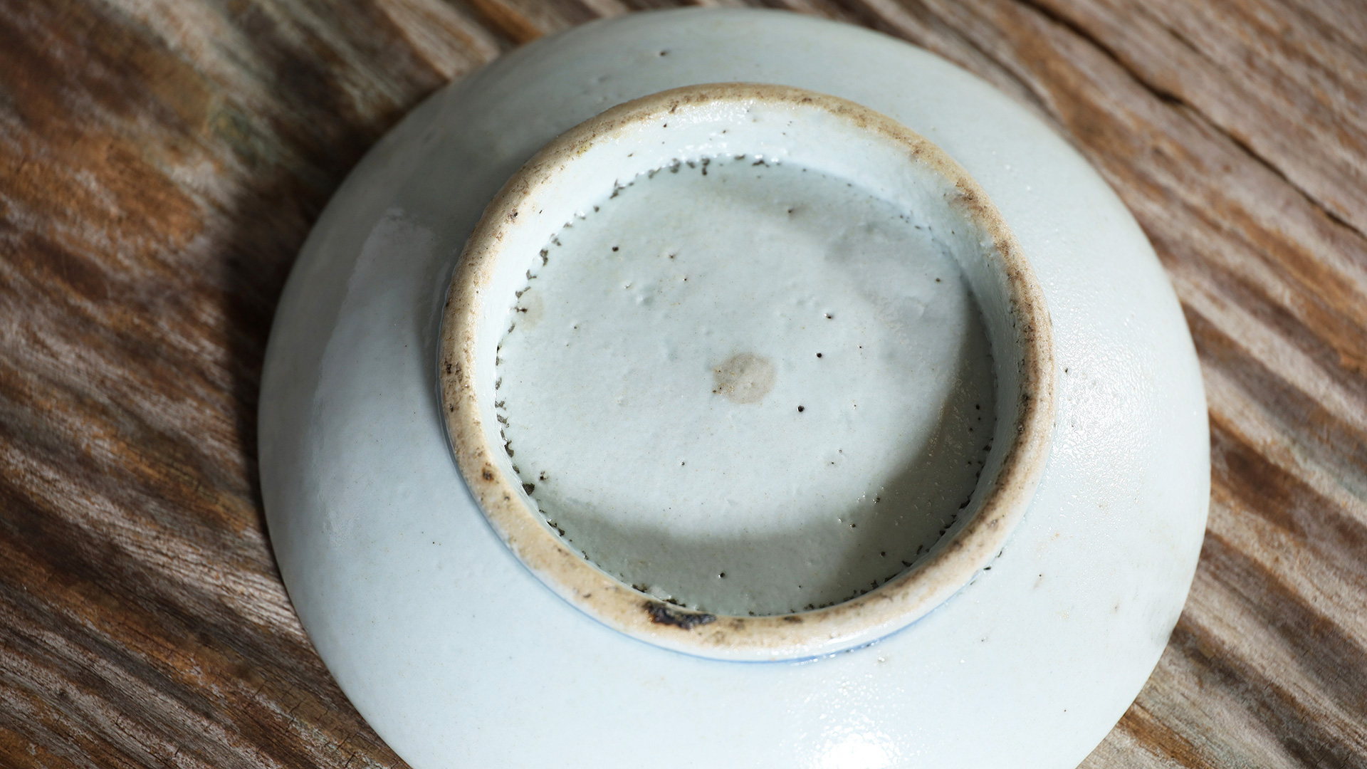 Blue-and-White Small Dish with Design of Pomegranate（Joseon Dynasty）-3