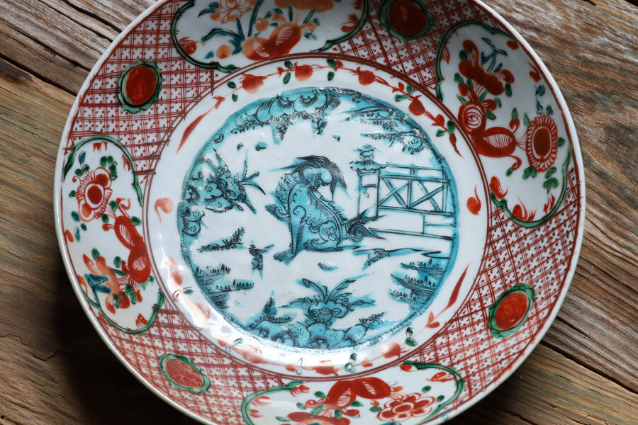 Gosu-Akae Large Dish with Design of Lion（Ming Dynasty）