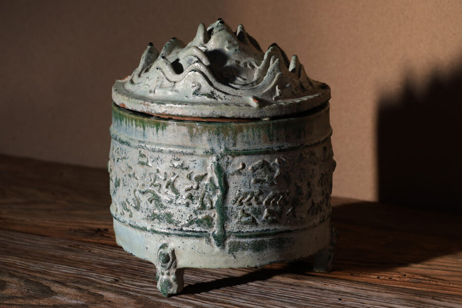 Green-Glaze Wine Warmer with Design of Hunting（Later Han Dynasty）