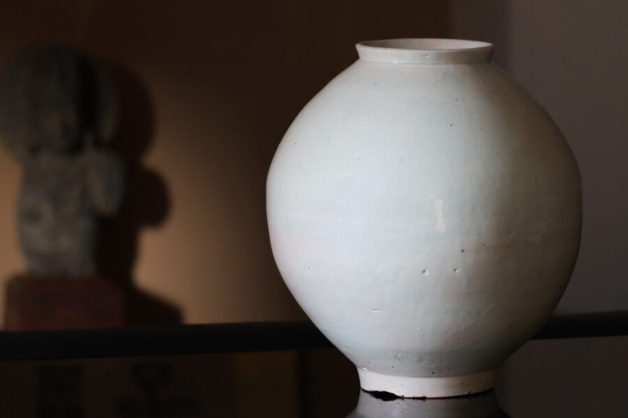 White-Porcelain Jar（Joseon Dynasty）