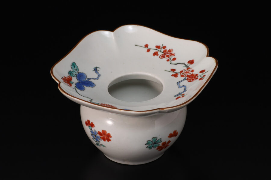 柿右衛門色絵梅菊文瓜壺（江戸時代）-1