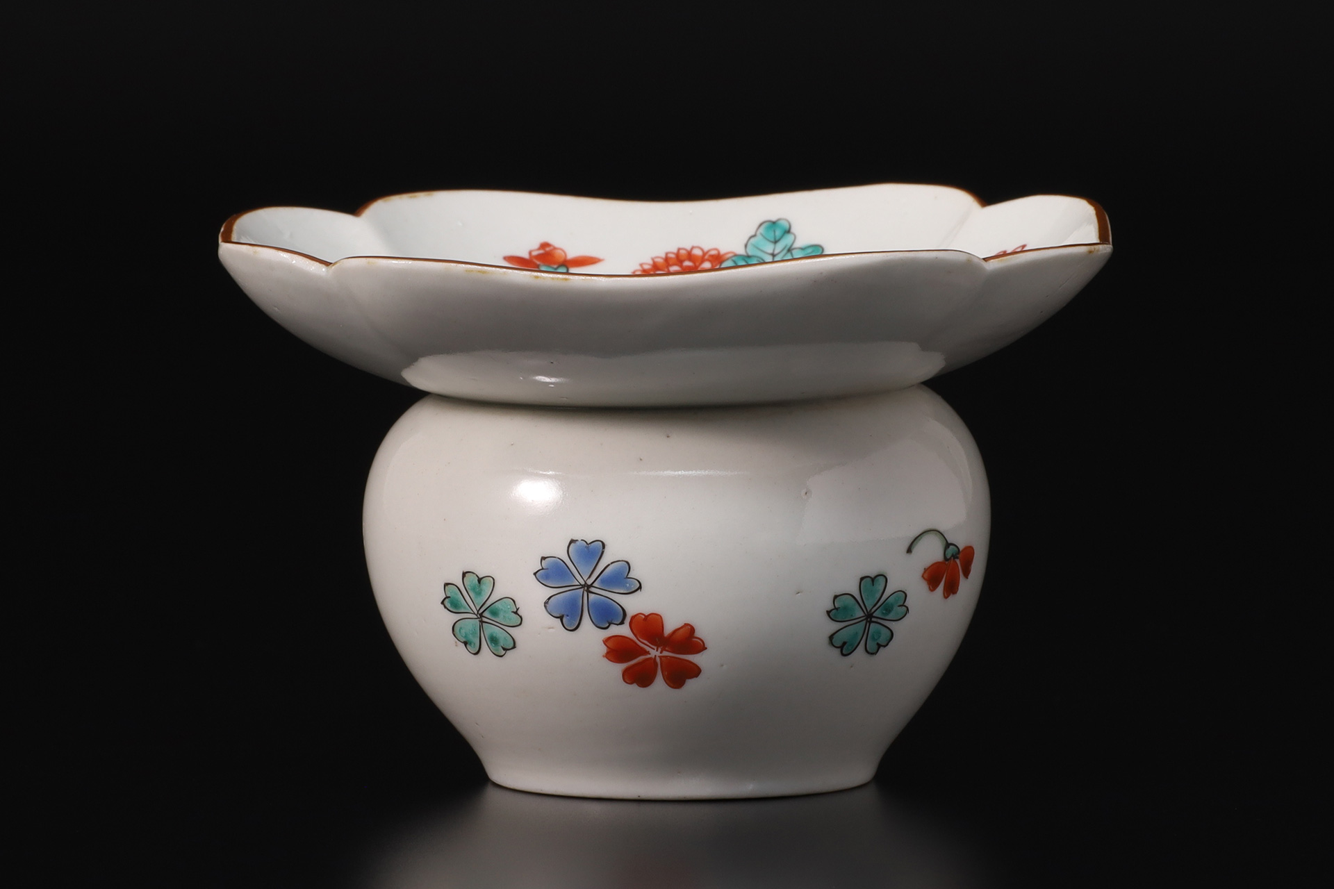 柿右衛門色絵梅菊文瓜壺（江戸時代）-2