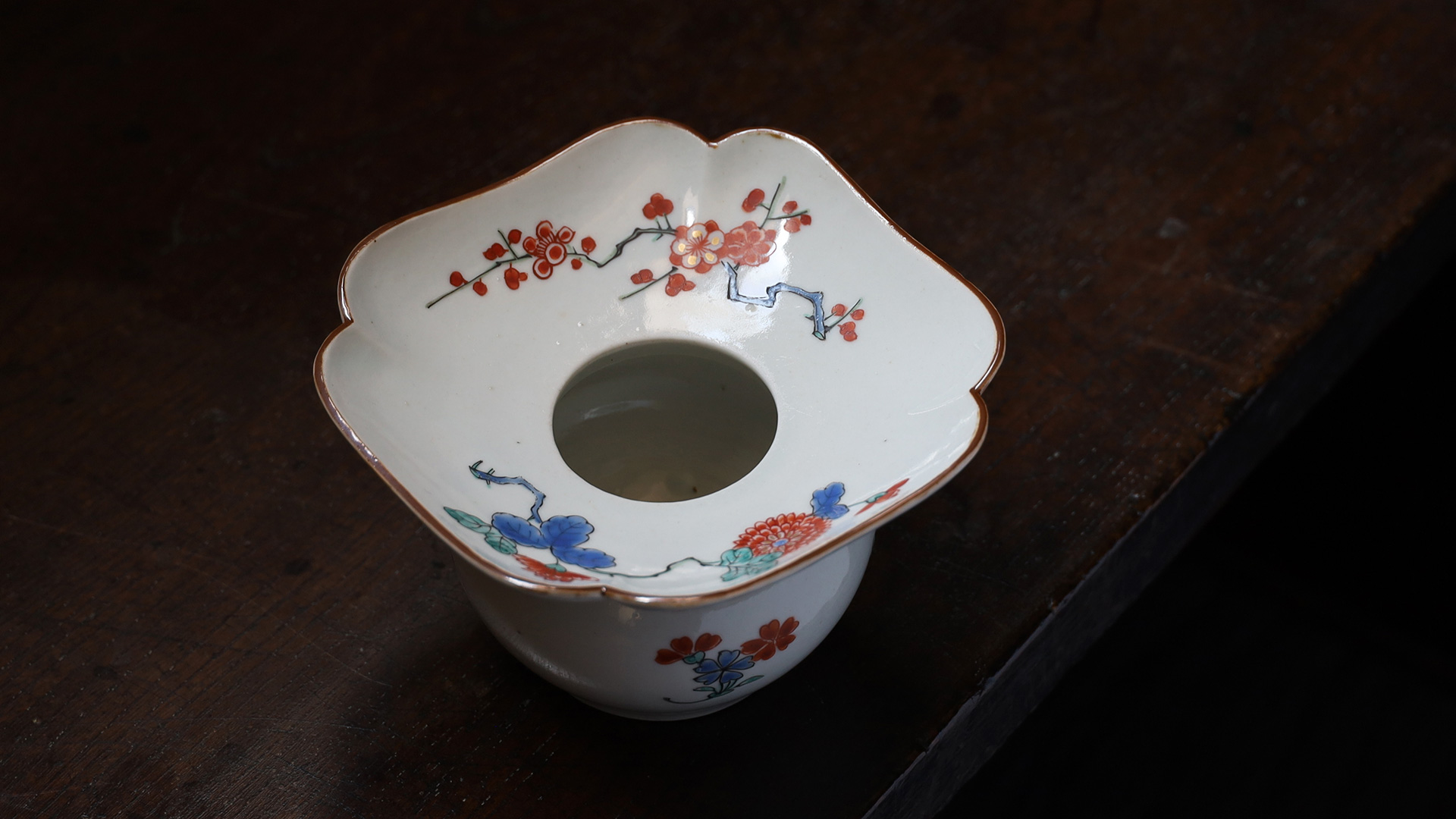 柿右衛門色絵梅菊文瓜壺（江戸時代）-y1