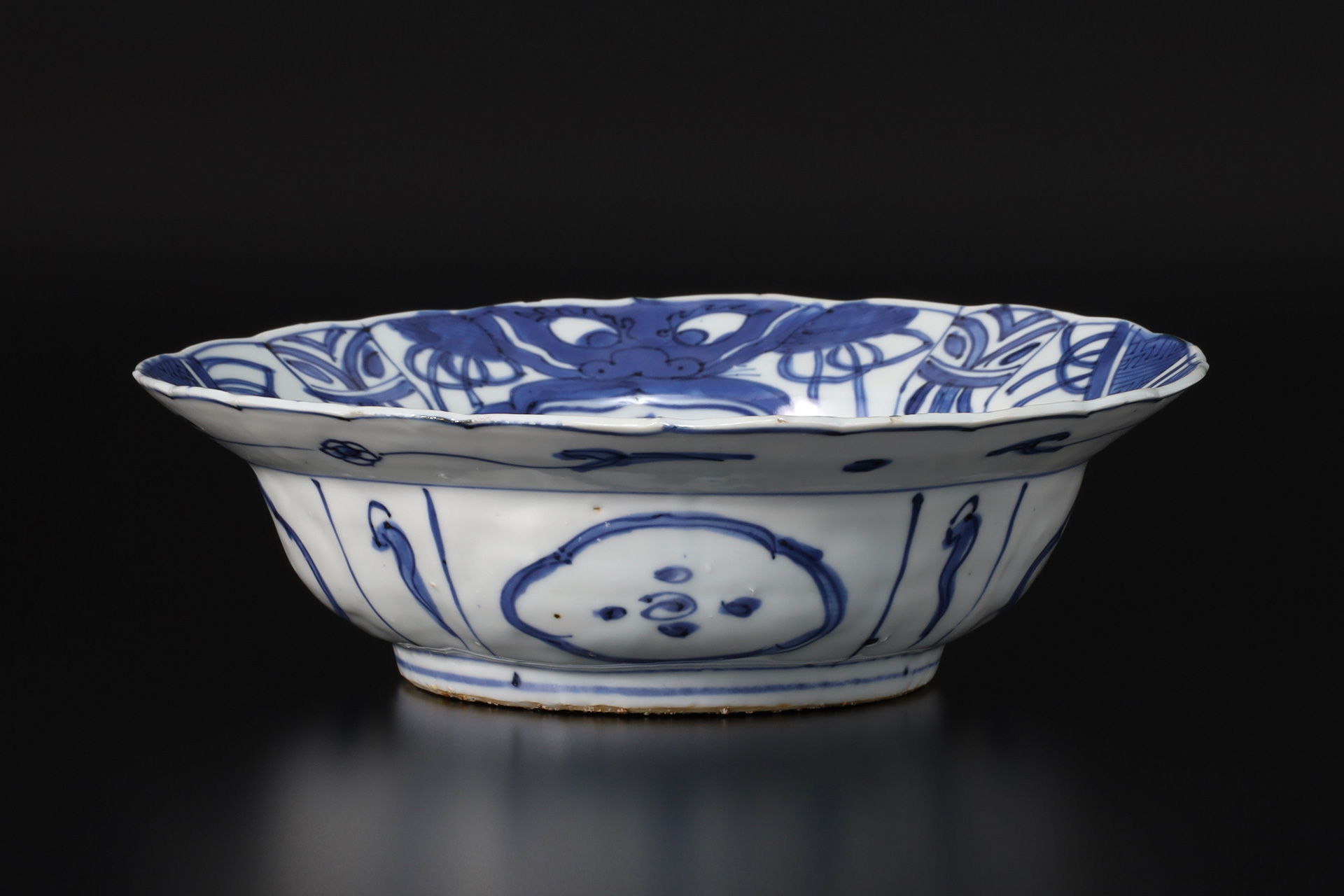 古染付芙蓉手草花文兜鉢（明時代）-1