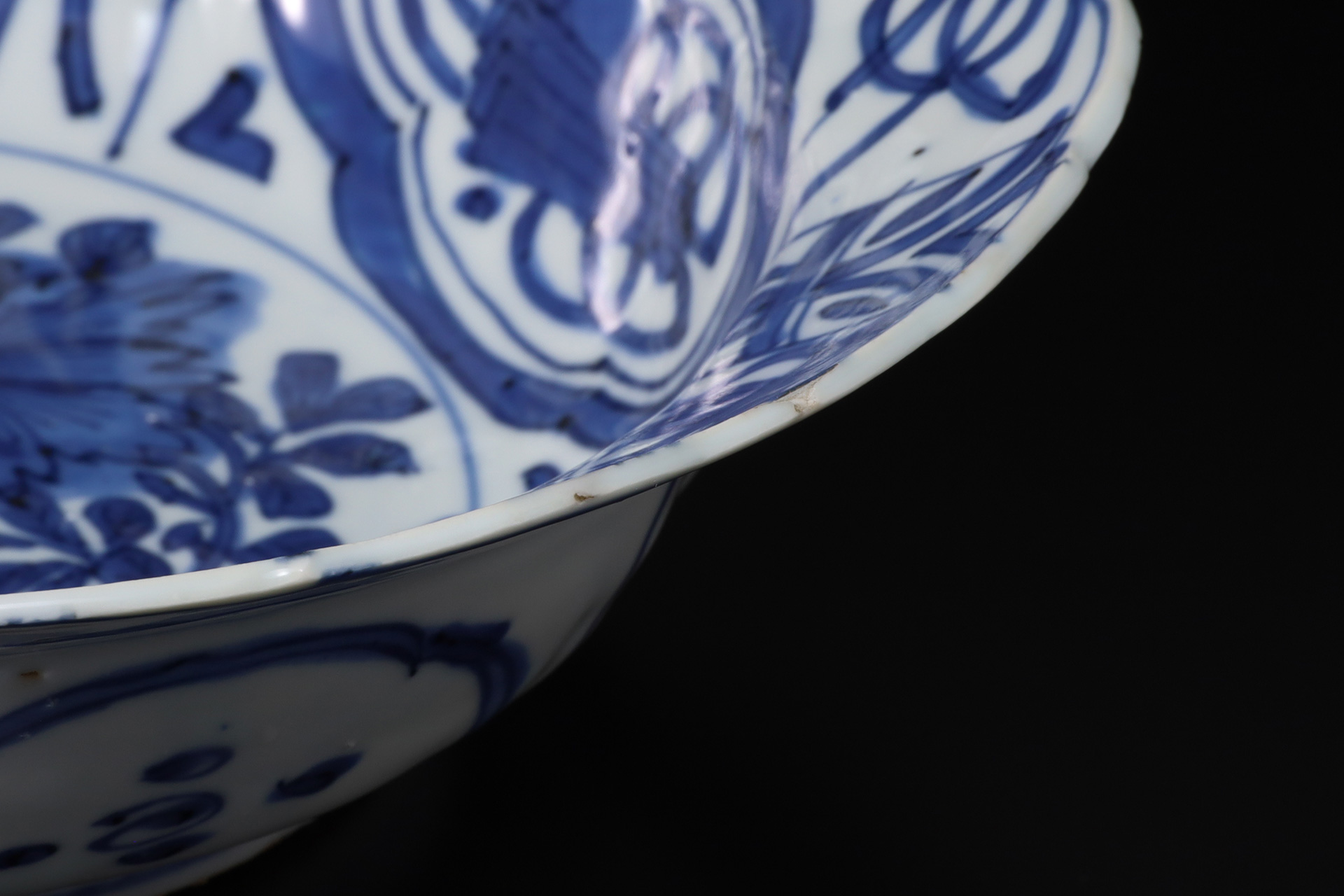 古染付芙蓉手草花文兜鉢（明時代）-6