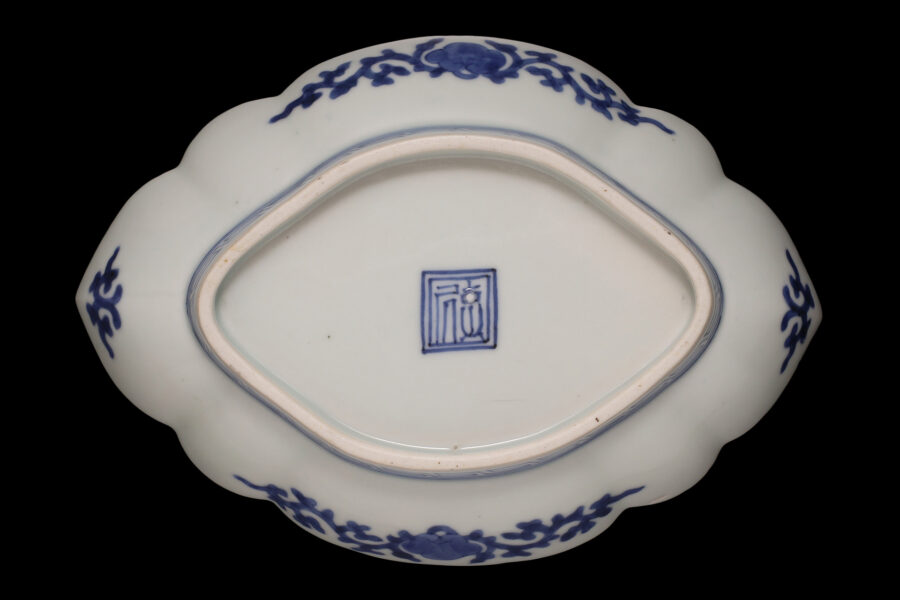 藍柿右衛門獅子牡丹文変形小皿（五客揃 / 江戸時代）-12