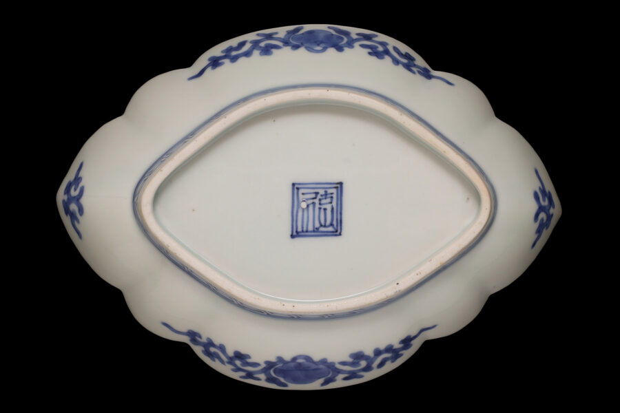 藍柿右衛門獅子牡丹文変形小皿（五客揃 / 江戸時代）-14