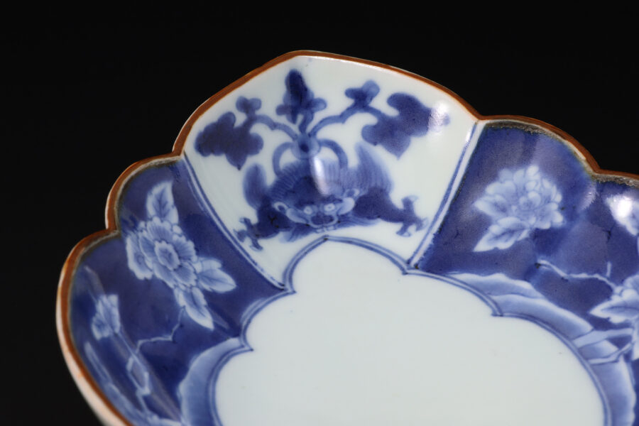 藍柿右衛門獅子牡丹文変形小皿（五客揃 / 江戸時代）-4