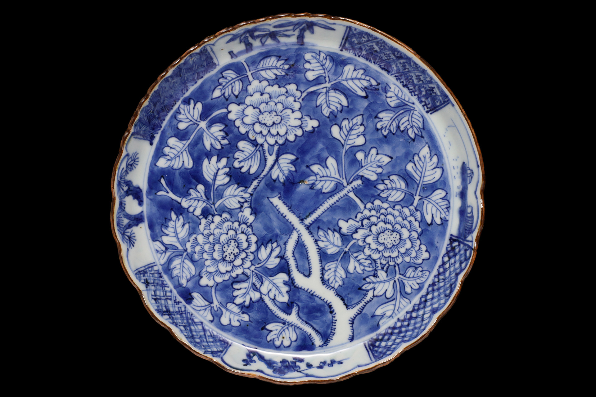 祥瑞染付花樹文輪花皿（明時代）-1