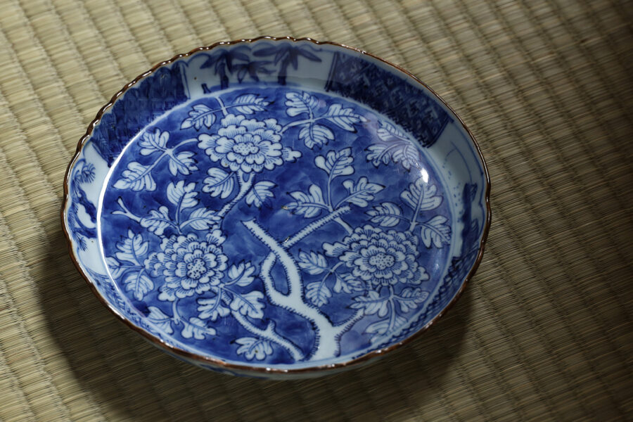 祥瑞染付花樹文輪花皿（明時代）